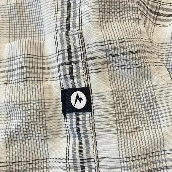 Marmot Mens Button Up Short Sleeve Shirt Size Large Black Gray Plaid Outdoor - Picture 7 of 7